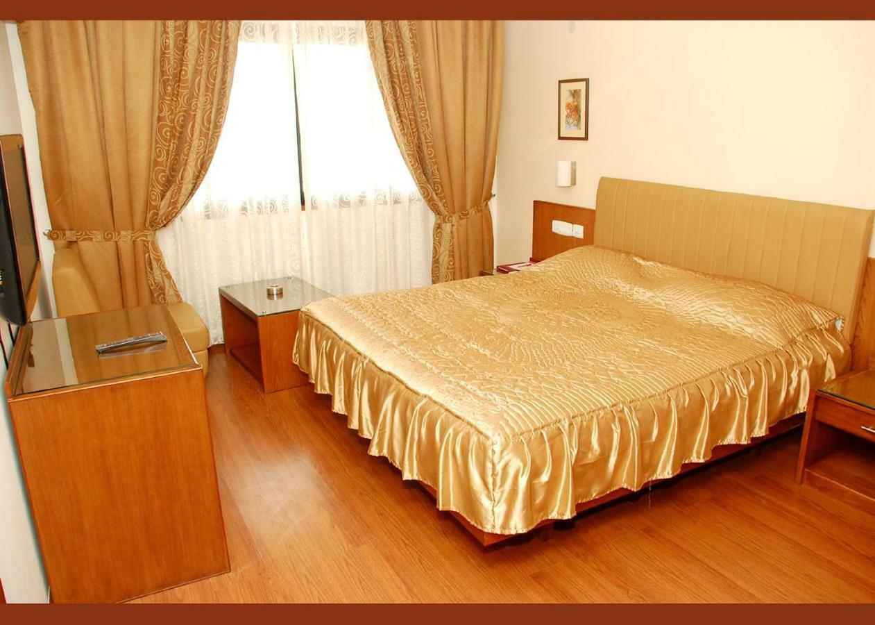 Hotel Deepa Comforts Мангалур Екстер'єр фото